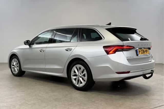Škoda Octavia (2022) thumbnail 3