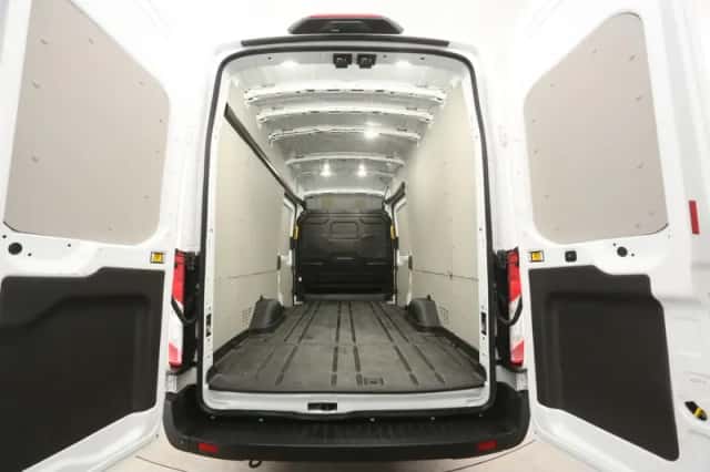 Ford E-Transit (2024) thumbnail 3