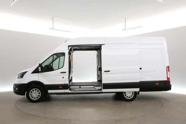 Ford E-Transit (2024) thumbnail 4