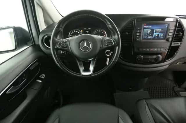 Mercedes-Benz Vito (2021) thumbnail 2