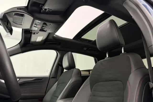 Ford Kuga (2021) thumbnail 3