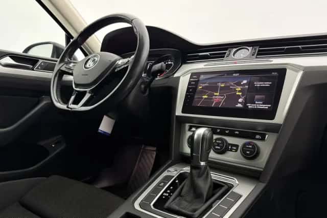 Volkswagen Passat (2018) thumbnail 4