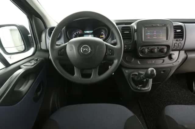 Opel Vivaro (2016) thumbnail 2