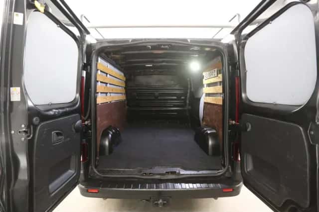Opel Vivaro (2016) thumbnail 3