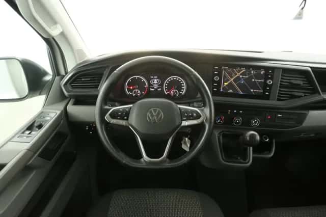 Volkswagen Transporter (2021) thumbnail 2