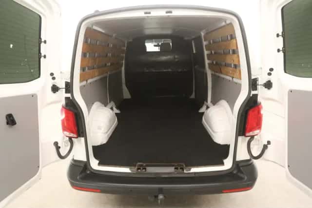 Volkswagen Transporter (2021) thumbnail 3