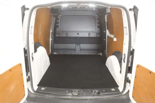 Volkswagen Caddy (2023) thumbnail 3