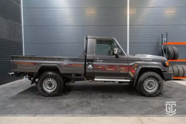 Toyota Land Cruiser (2024) thumbnail 3