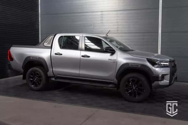 Toyota Hilux (2024) thumbnail 1