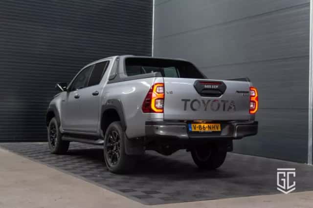 Toyota Hilux (2024) thumbnail 3