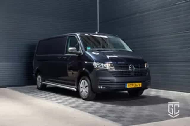 Volkswagen Transporter (2023) thumbnail 1