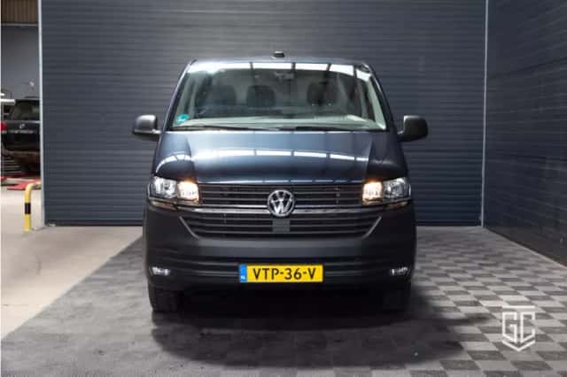 Volkswagen Transporter (2023) thumbnail 2