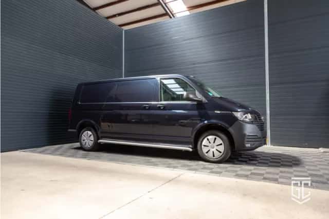 Volkswagen Transporter (2023) thumbnail 3