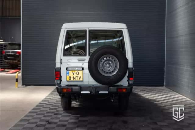 Toyota Land Cruiser (2024) thumbnail 5
