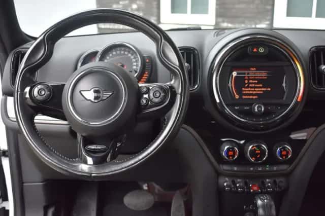 MINI Countryman (2017) thumbnail 2