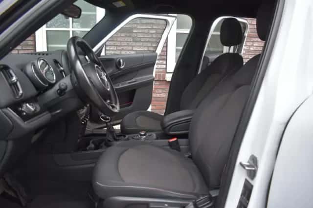 MINI Countryman (2017) thumbnail 3