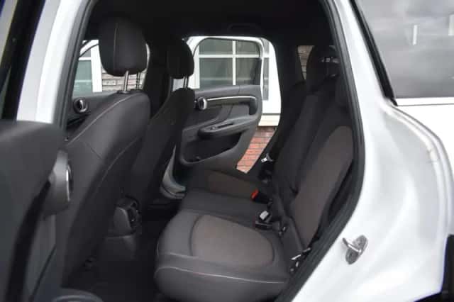 MINI Countryman (2017) thumbnail 4