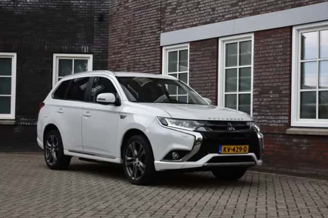 Mitsubishi Outlander (2016) thumbnail 1
