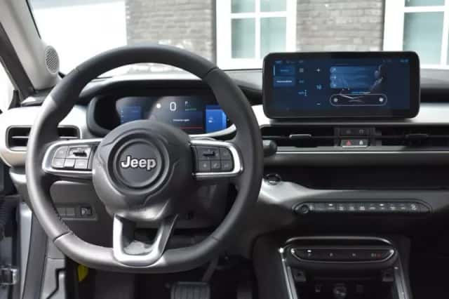 Jeep Avenger (2025) thumbnail 2
