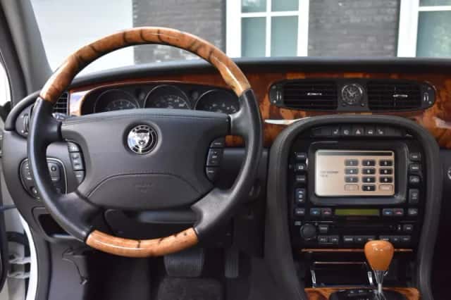 Jaguar XJ (2006) thumbnail 2