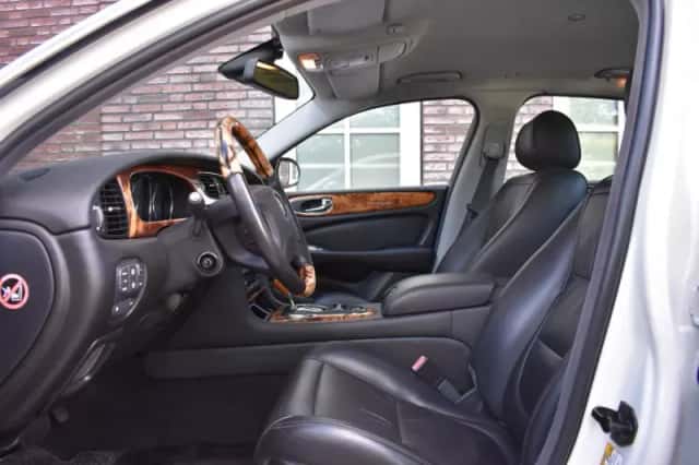 Jaguar XJ (2006) thumbnail 4