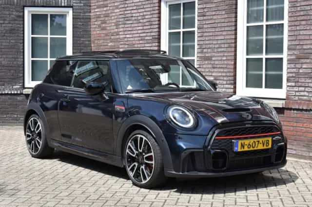 MINI Cooper (2022) thumbnail 1