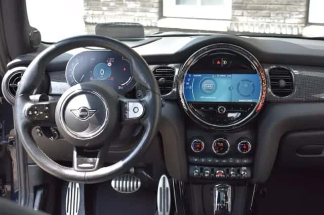 MINI Cooper (2022) thumbnail 2