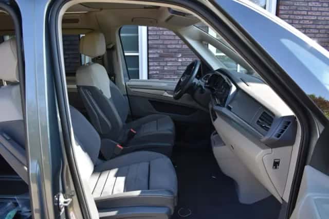 Volkswagen California (2025) thumbnail 2