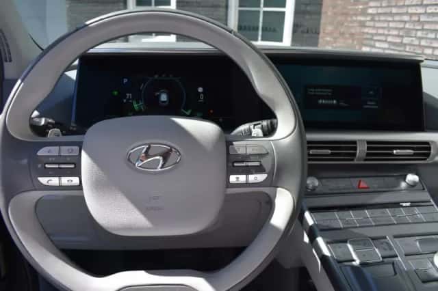 Hyundai NEXO (2022) thumbnail 2