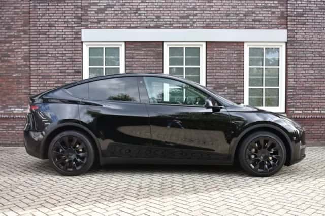 Tesla Model Y (2022) thumbnail 5