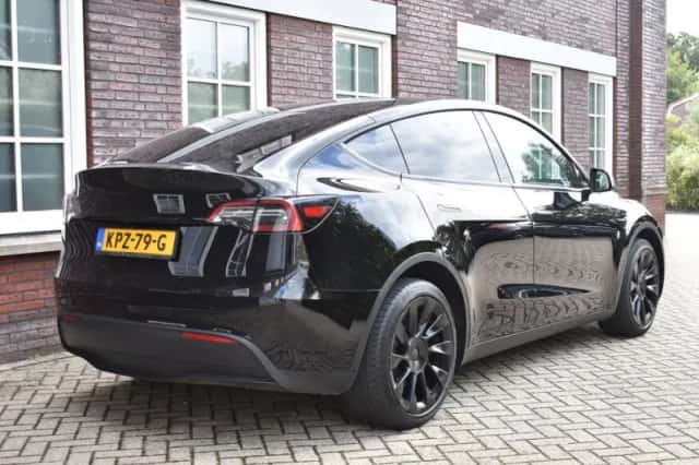 Tesla Model Y (2022) thumbnail 6
