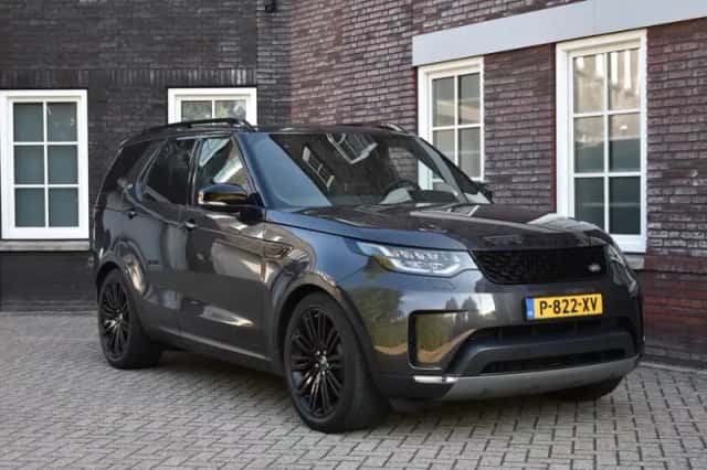 Land Rover Discovery (2017) thumbnail 1