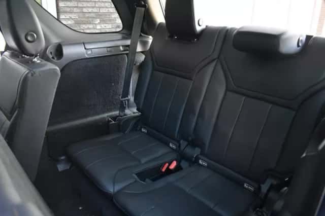 Land Rover Discovery (2017) thumbnail 5