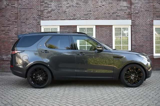 Land Rover Discovery (2017) thumbnail 6