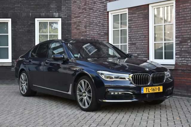 BMW 7-Serie (2017) thumbnail 1