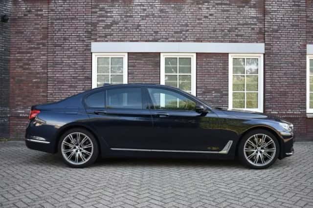 BMW 7-Serie (2017) thumbnail 5
