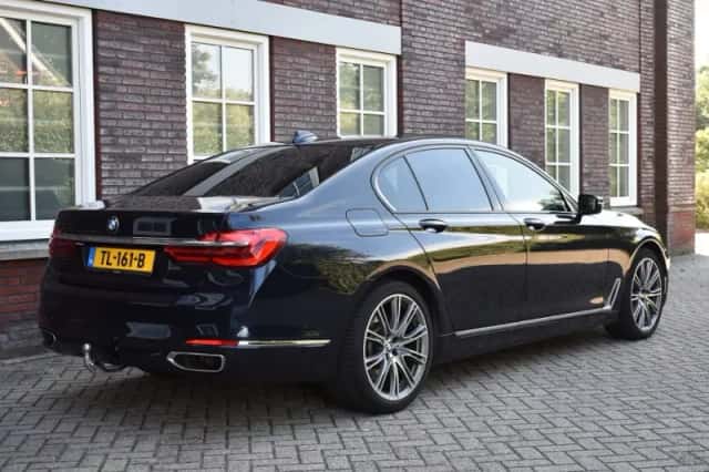 BMW 7-Serie (2017) thumbnail 6