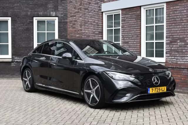 Mercedes-Benz EQE (2023) thumbnail 1