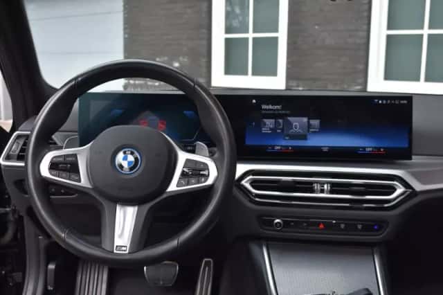 BMW 3-Serie (2024) thumbnail 2