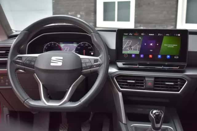 SEAT Leon (2022) thumbnail 2
