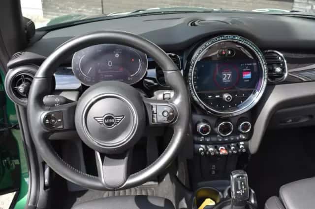 MINI Cooper (2023) thumbnail 2