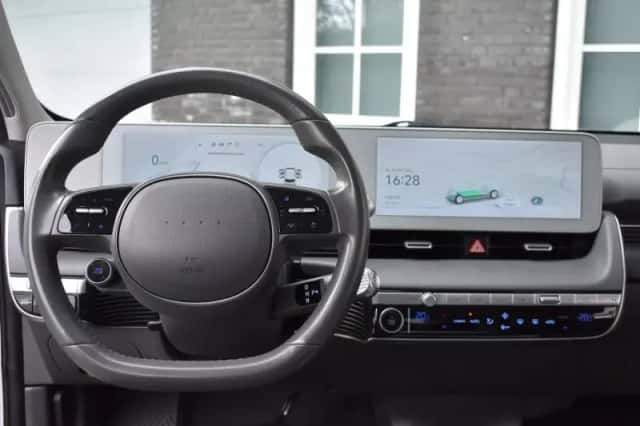 Hyundai Ioniq 5 (2021) thumbnail 2