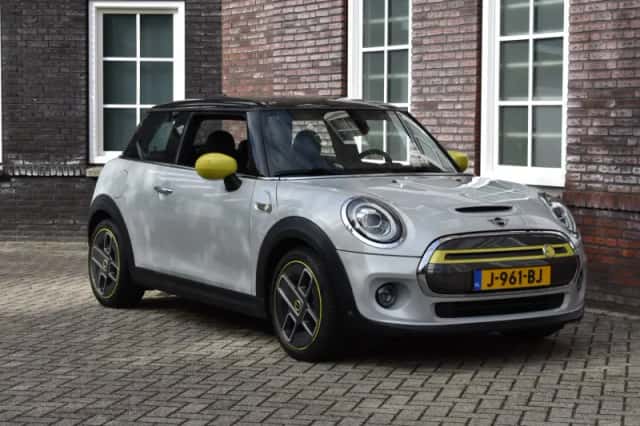 MINI Cooper (2019) thumbnail 1