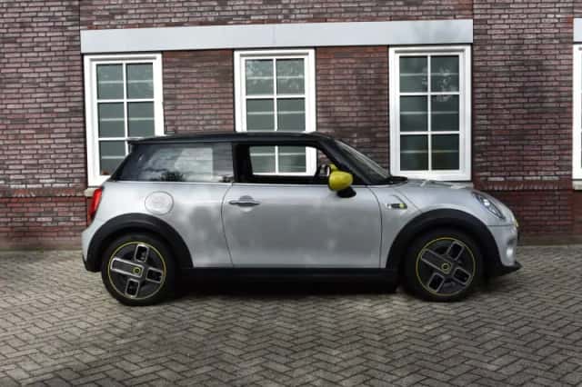 MINI Cooper (2019) thumbnail 5