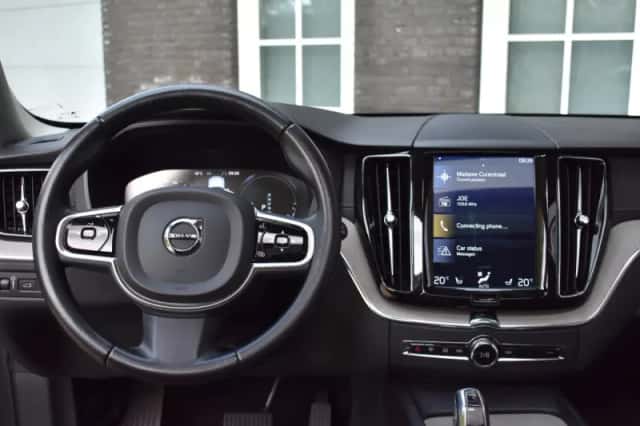 Volvo XC60 (2018) thumbnail 2