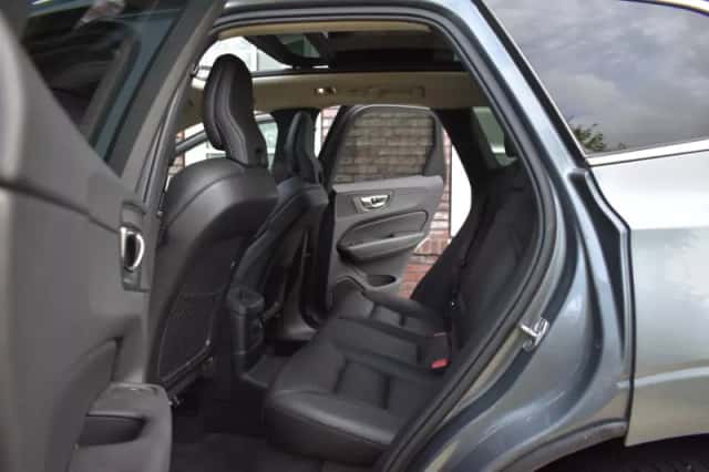 Volvo XC60 (2018) thumbnail 4