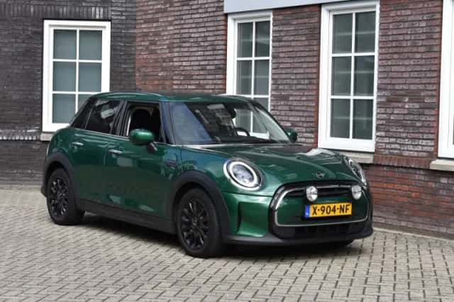 MINI Cooper (2023) thumbnail 1