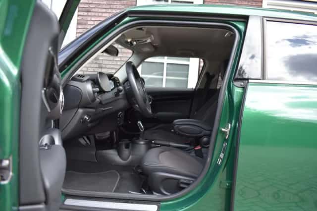 MINI Cooper (2023) thumbnail 3