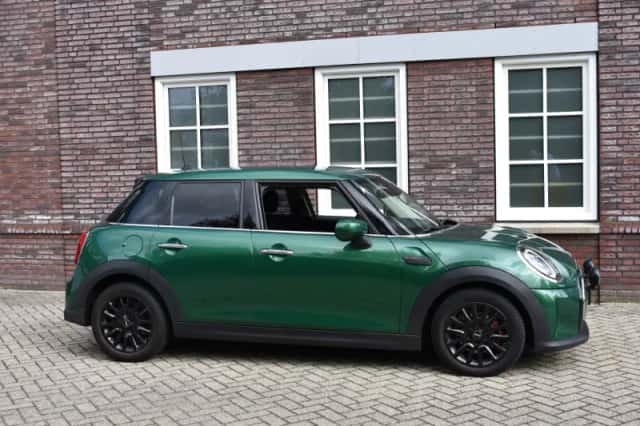 MINI Cooper (2023) thumbnail 5