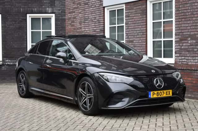 Mercedes-Benz EQE (2022) thumbnail 1